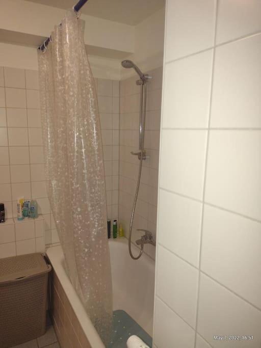 1 With 2rooms In *